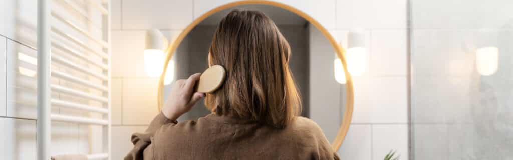 Femme aux cheveux gras